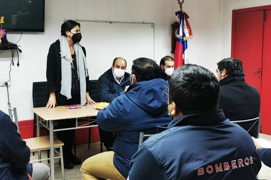 Delegada Presidencial y Bombera: las gestiones de Paulina Purrán para mejorar condiciones de voluntarios en las emergencias