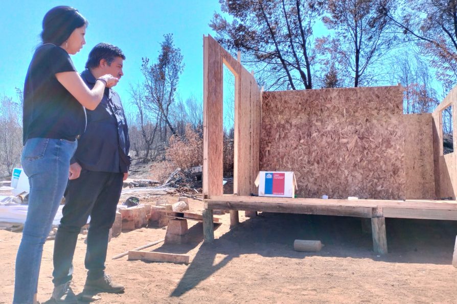 Construyen la primera vivienda de emergencia por incendios forestales en Mulchén