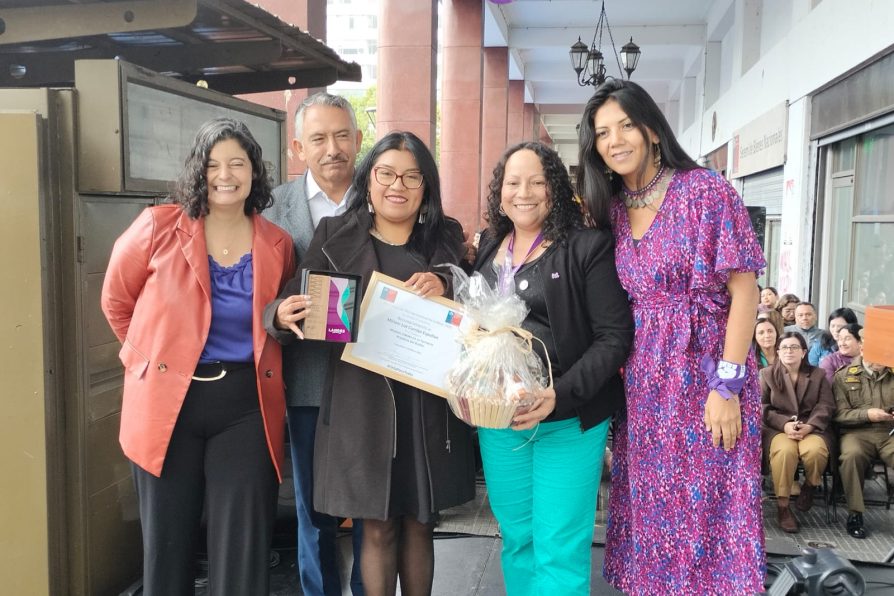 Tres mujeres de la provincia de Biobío fueron homenajeadas en el marco del 8M