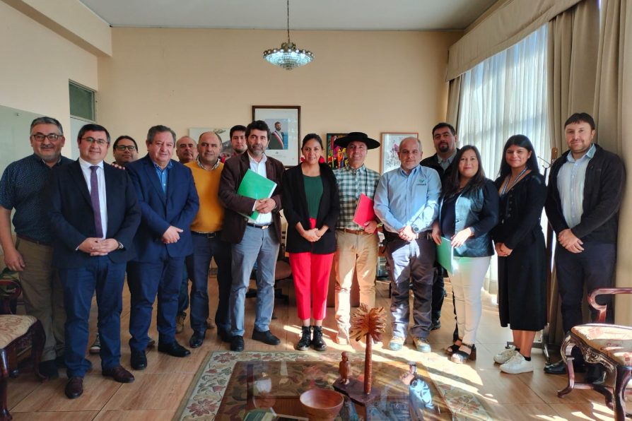 Alcaldes de Biobío firman convenio en respuesta a la escasez hídrica