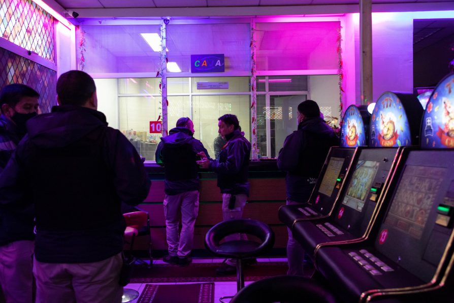 Cierran salón de juegos que funcionaba irregularmente en fiscalización nocturna en Los Ángeles