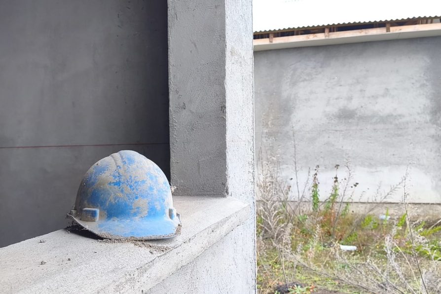 Se comprometen gestiones para dar solución a proyecto habitacional inconcluso en Quilleco
