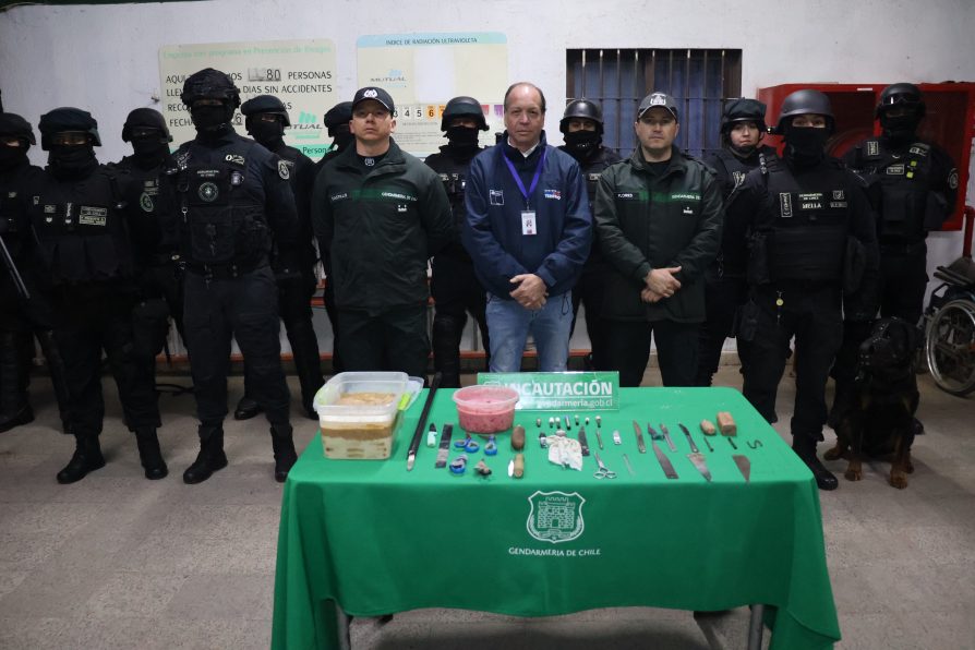 Gendarmería incauta decenas de armas hechizas en operativo al interior de la cárcel de Yumbel